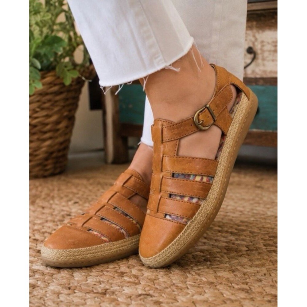 NEW Born Fisherman Sandals Womens 8.5M Tan Leather Flats Casual Comfort Foam NWT